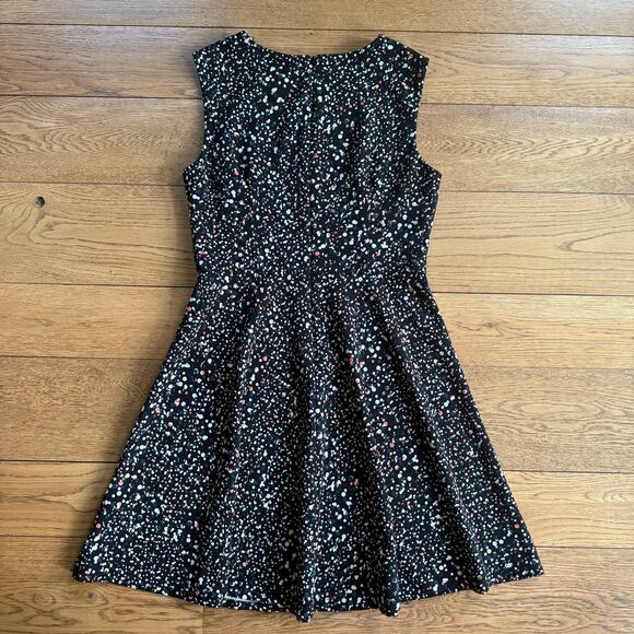 Fit & Flare Knee Length Scalloped V Neck Dress Splatter Black SZ 12 Skater - Picture 2 of 10